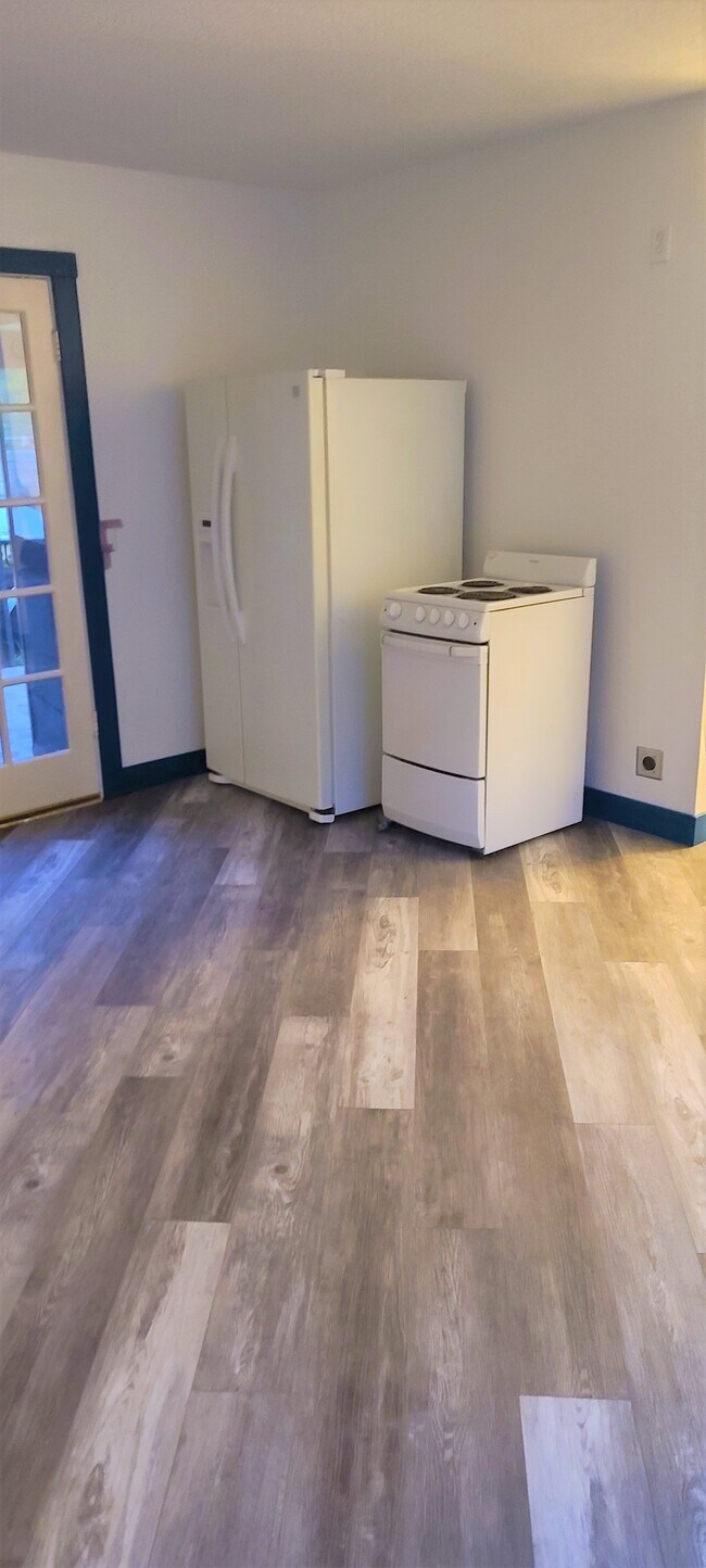 Building Photo - 618 Rosvall Dr