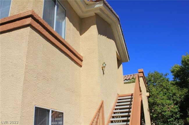 Building Photo - 1050 E Cactus Ave