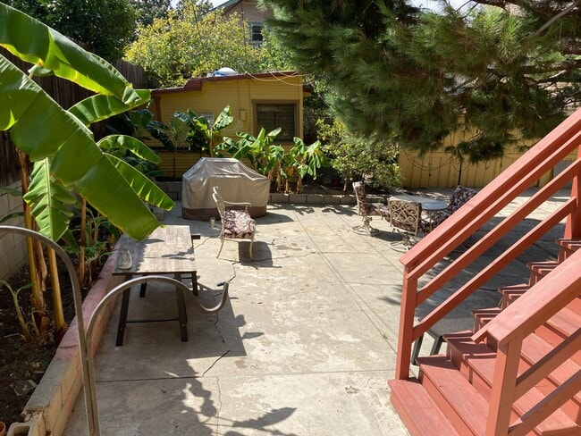 Building Photo - 1015 3/4-929 W Kensington Rd