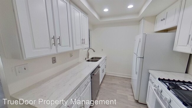 Building Photo - 2 br, 1.5 bath House - 1161 Packers Circle...