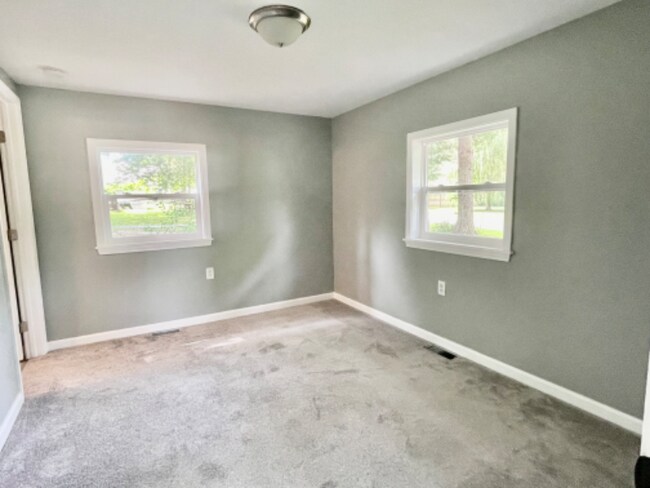 Foto del edificio - 13290 Laurel Rd NE
