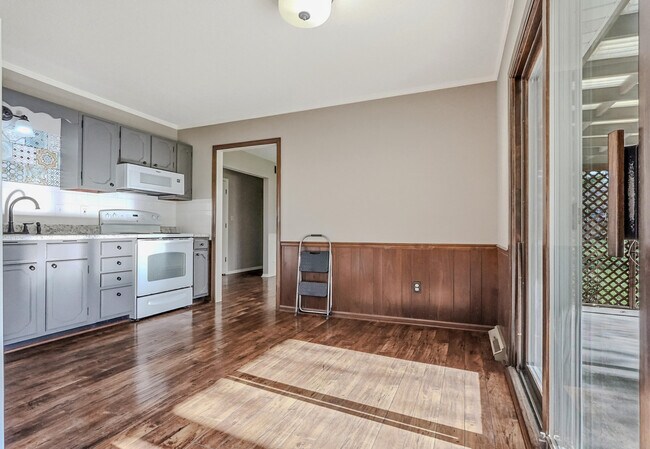 Foto del edificio - 2212 Rose Dr