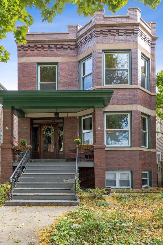 Primary Photo - 3907 N Kostner Ave