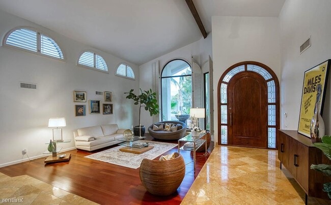 Building Photo - 4 br, 3 bath House - 8260 E Sutton Dr