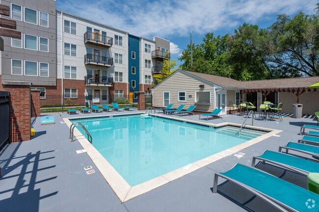 Pool - The Avenue Apartments