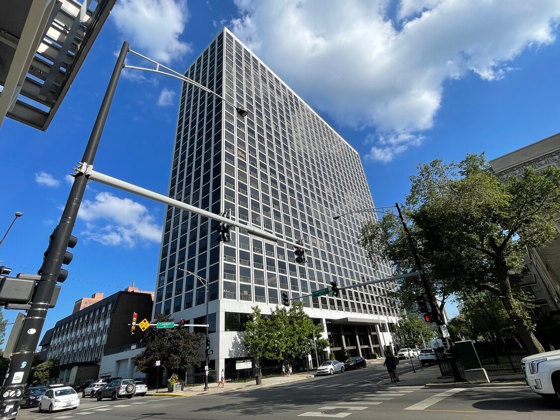 Foto principal - 4343 N Clarendon Ave