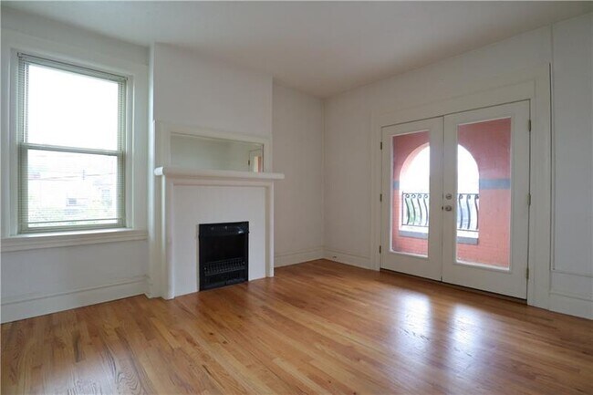 Building Photo - 200 Gross St