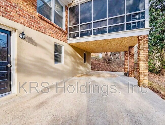 Foto del edificio - 6048 Rhonda Rd