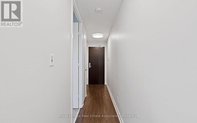 Photo du bâtiment - 165 Legion Rd N