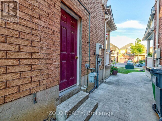 Building Photo - 88 Maddybeth Crescent