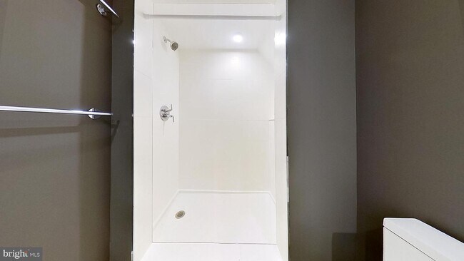 Foto del edificio - 2113 Bancroft Pl NW