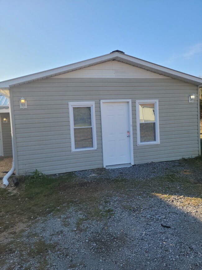 Building Photo - 1124 Lower Dry Creek Rd