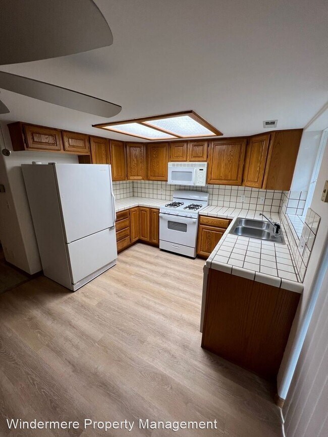 Building Photo - 2 br, 2.5 bath House - 3464 Deer Pointe Ct