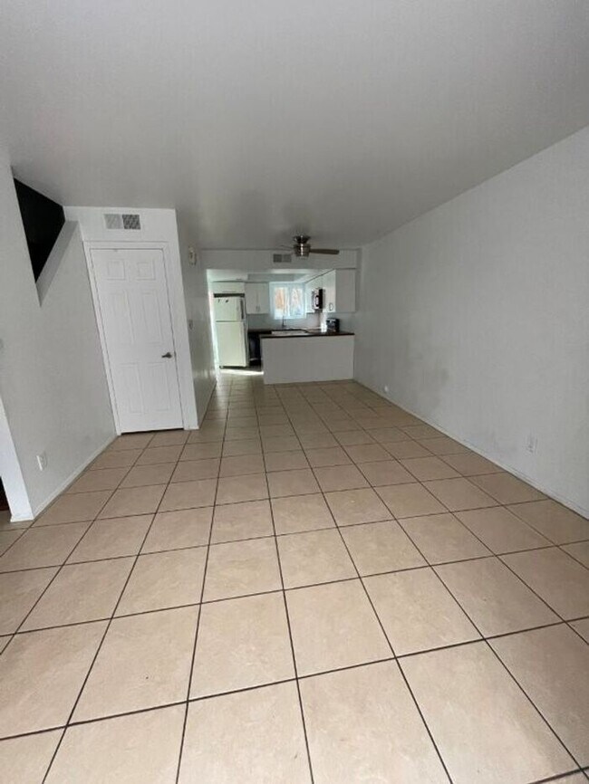 Foto del edificio - 544 S Wilson St