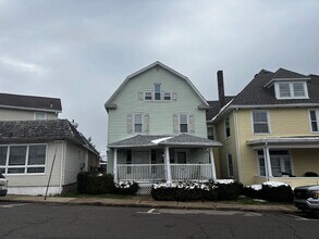 Building Photo - 123 College Ave