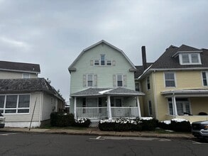 Building Photo - 123 College Ave
