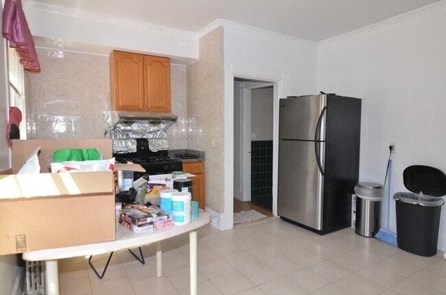 Building Photo - 27 Beltran St