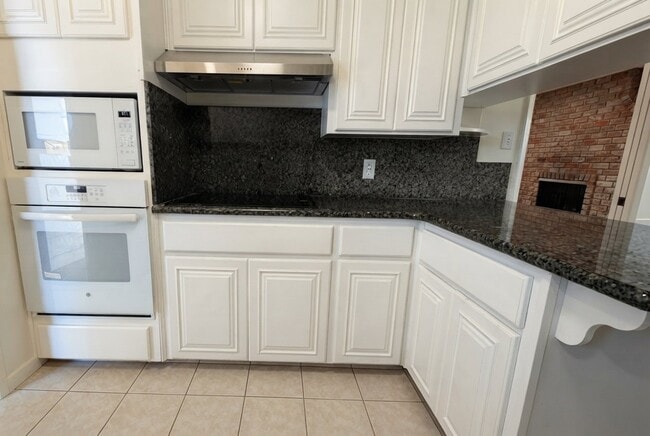 Building Photo - 7570 Normandy Way