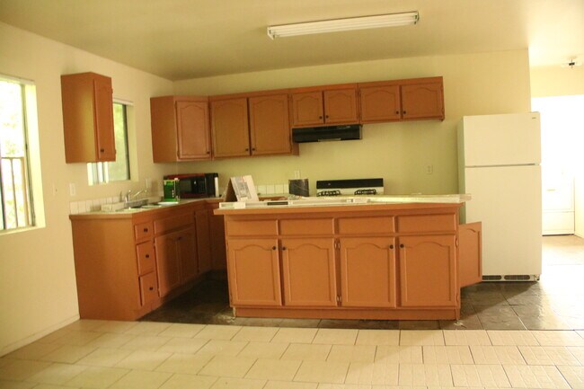 Foto del edificio - 5231 Huntington Dr N