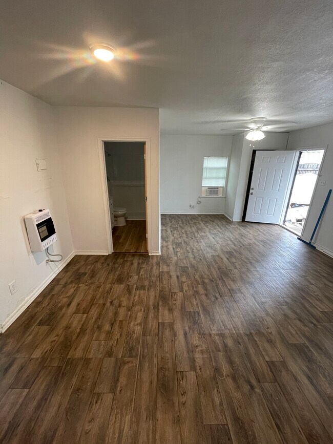 Building Photo - 311 W Malone Ave