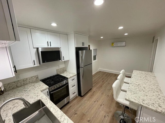 Foto del edificio - 22331 Vanowen St