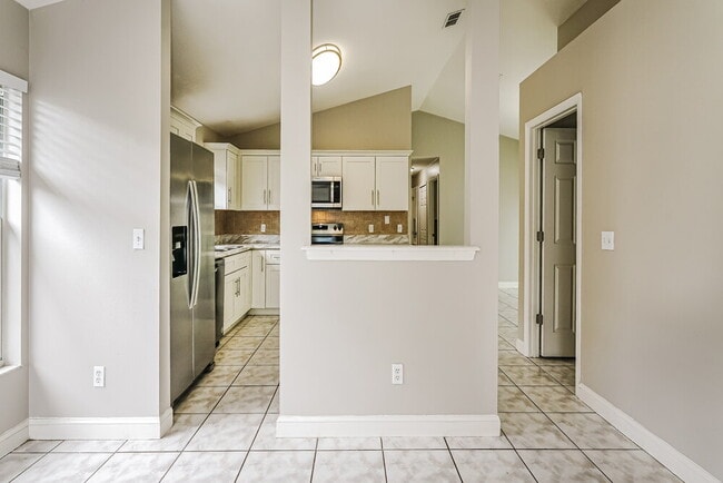 Foto del edificio - 9599 Lupine Ave