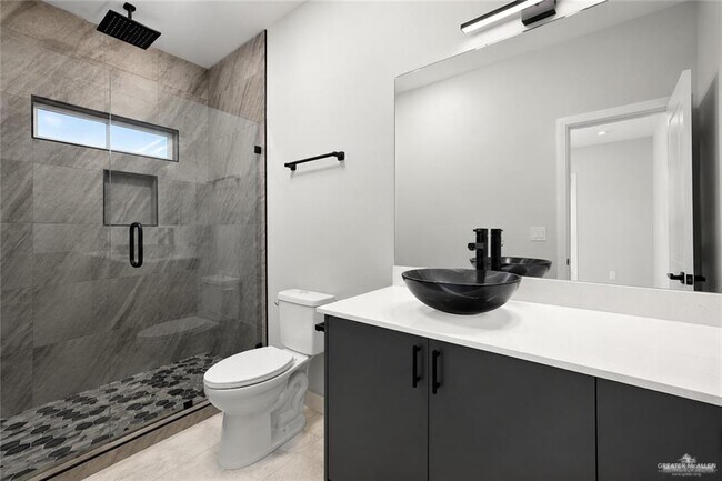Foto del edificio - 1025 N Woodson Ave