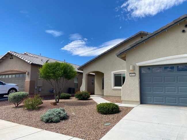 Foto del edificio - 4BR/2BA/2CG, 1906 sq.ft. rental in Sierra Vista, AZ