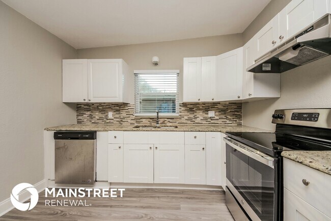 Building Photo - 6218 Balboa Dr