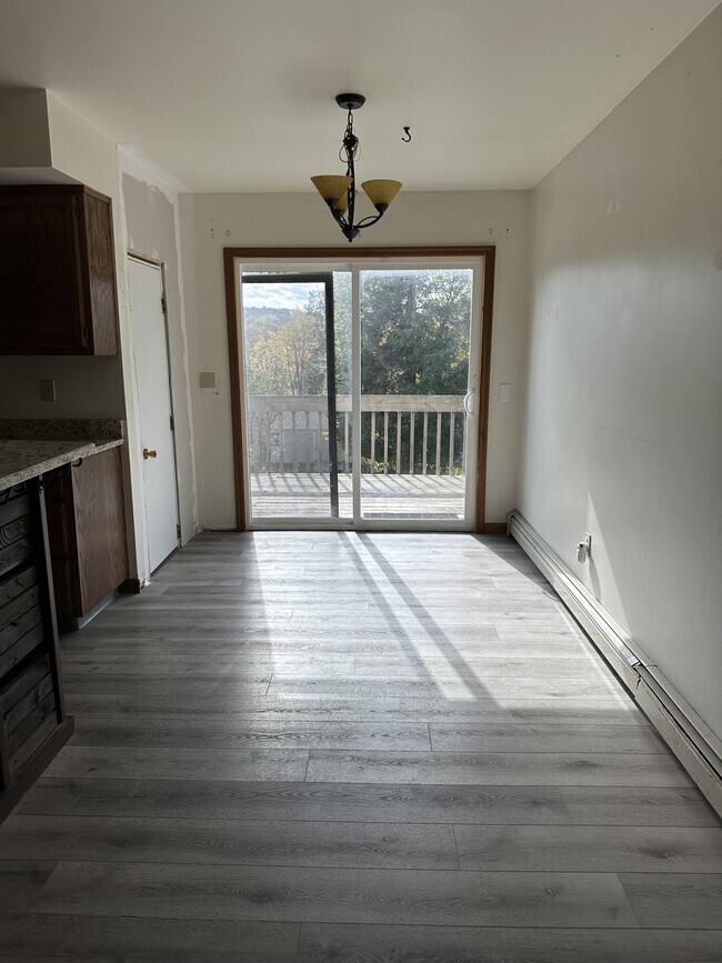 Building Photo - 205 2nd St