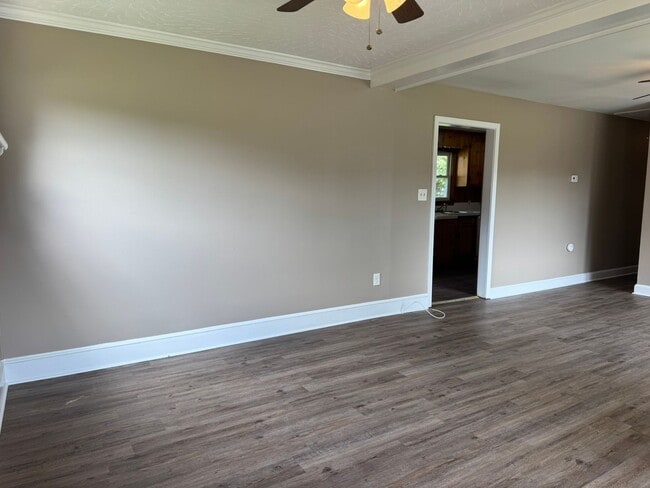 Building Photo - 246 Phillips Dr