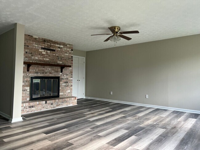 Building Photo - 3 bedroom 2 bath house