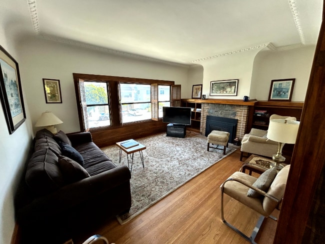 Building Photo - 2127 Cabrillo St