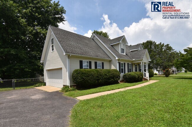 Building Photo - Great 3 bedroom home in Murfreesboro! Atta...