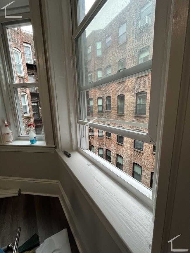 Building Photo - Royce Road