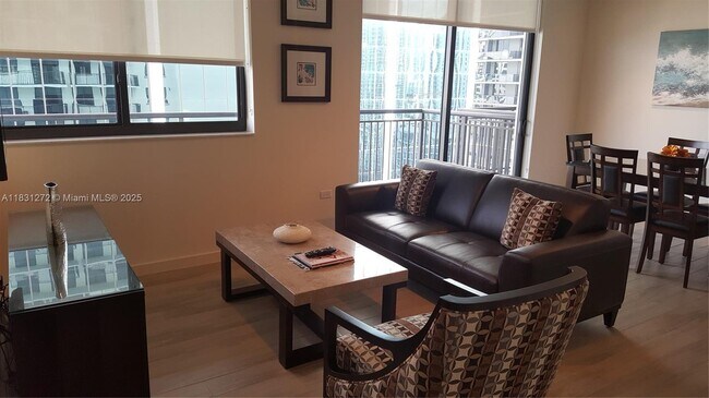 Foto del edificio - 999 SW 1st Ave