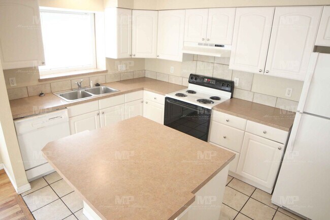 Foto del edificio - 320 W Laurel St