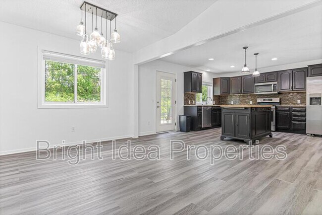 Building Photo - 1716 Evergreen Dr