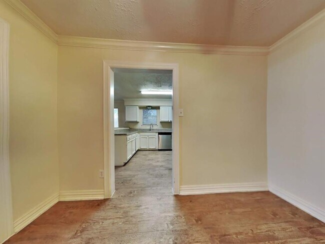 Foto del edificio - 8315 Little River Rd