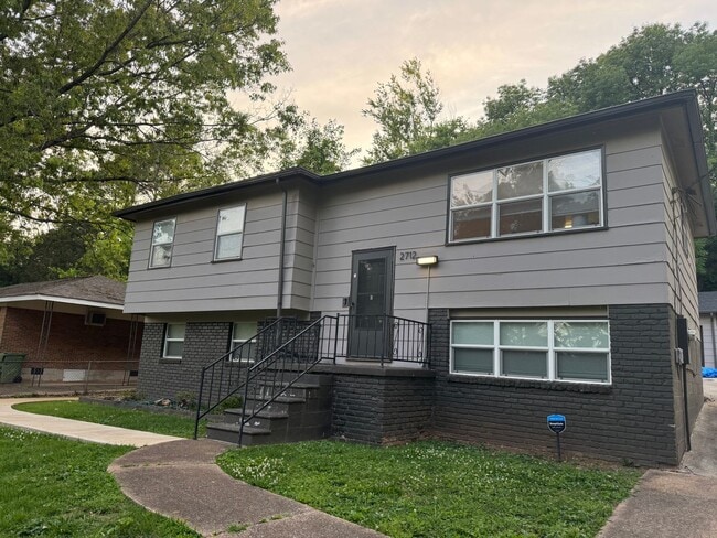 Building Photo - Spacious 4-Bedroom Home with Den, Fenced Yard & 3-Car Garage. Available Late July!