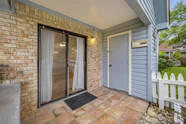 Building Photo - 1601 Faro Dr
