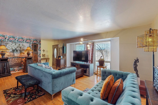 Building Photo - 3700 Alvarado Dr NE