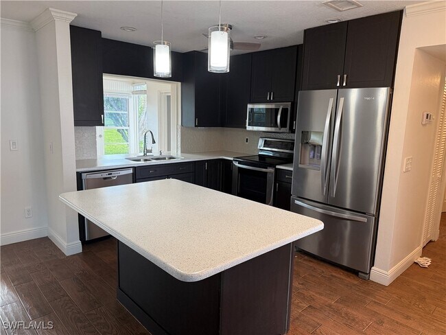 Building Photo - 3139 Boca Ciega Dr