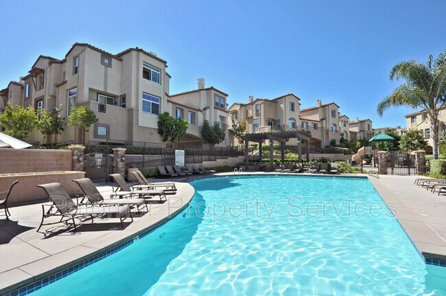 Foto del edificio - 831 Almond Rd