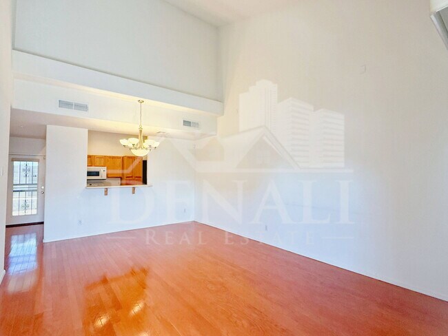 Foto del edificio - 15802 N Hidden Valley Ln