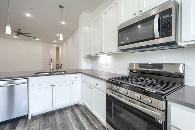 Foto del edificio - 4 Bed 3 Bath Luxurious Townhome in Frisco!