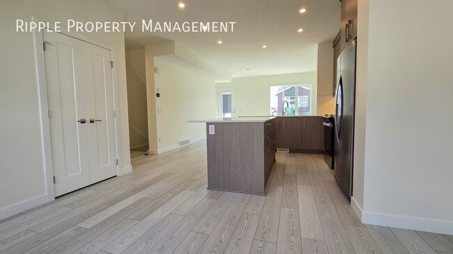 Photo du bâtiment - Modern 3 Beds, 2.5 Baths TownHouse | No Pe...