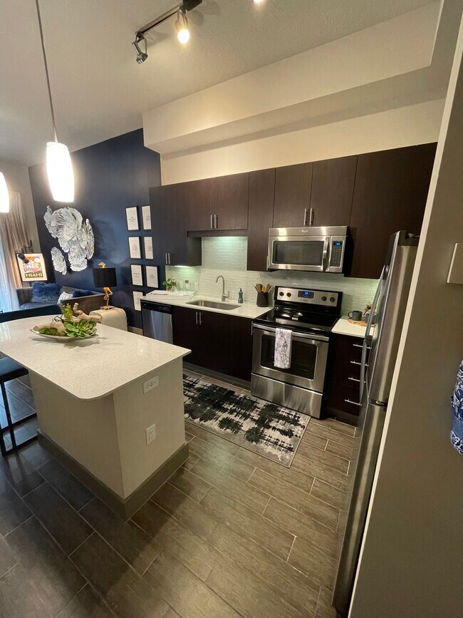 Building Photo - 8805 Dadeland Blvd