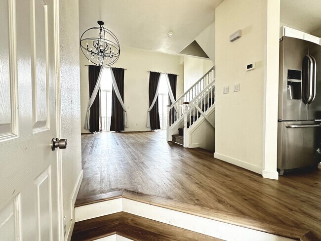 Foto del edificio - Amazing Townhome with Spectacular Views for Rent in Draper!