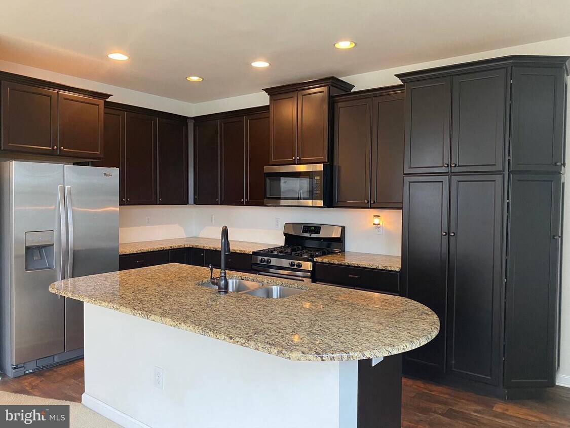 Foto principal - 1042 E Davinci Dr